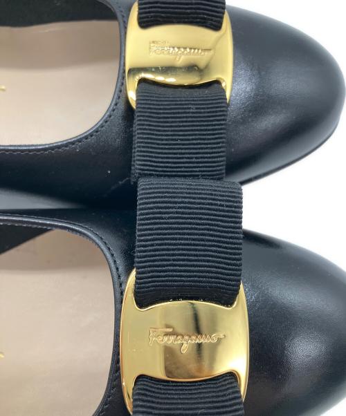 Salvatore Ferragamo（サルヴァトーレ フェラガモ）Salvatore Ferragamo (サルヴァトーレ フェラガモ) ヴァラ リボンパンプス ブラック サイズ:6　1/2の古着・服飾アイテム