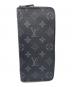 LOUIS VUITTON（ルイ ヴィトン）の古着「ジッピーウォレットヴェルティカル」｜ブラック