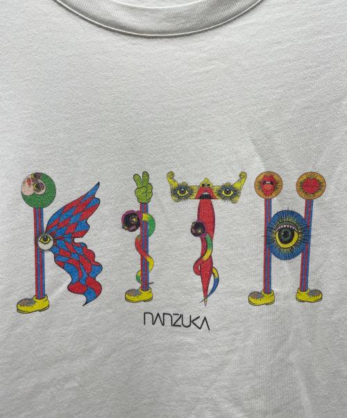 KITH（キス）KITH (キス) 半袖カットソー　Nanzuka Gallery Tanaami Tee ホワイト サイズ:Lの古着・服飾アイテム