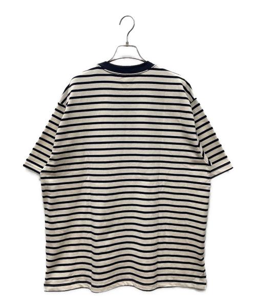 and wander（アンドワンダー）and wander (アンドワンダー) stripe pocket SS T アイボリー×ネイビー サイズ:XL 未使用品の古着・服飾アイテム