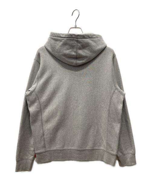 SUPREME（シュプリーム）Supreme (シュプリーム) プルオーバーパーカー グレー サイズ:Mの古着・服飾アイテム
