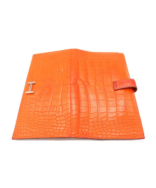 HERMES（エルメス）HERMES (エルメス) 長財布/ベアン オレンジ アリゲーターマットの古着・服飾アイテム