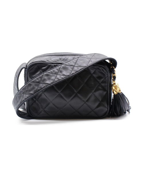 CHANEL（シャネル）CHANEL (シャネル) フリンジショルダーバッグ ブラック マトラッセ 1978965の古着・服飾アイテム