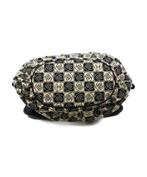 CHANEL（シャネル）CHANEL (シャネル) キャンバストートバッグ/カメリア ベージュ カメリア 8887768の古着・服飾アイテム