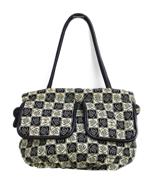 CHANEL（シャネル）CHANEL (シャネル) キャンバストートバッグ/カメリア ベージュ カメリア 8887768の古着・服飾アイテム