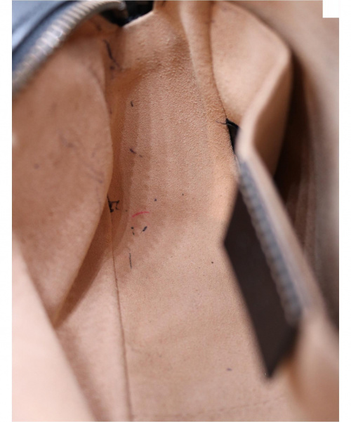 GUCCI（グッチ）GUCCI (グッチ) GGマーモント/ショルダーポーチ ブラックの古着・服飾アイテム
