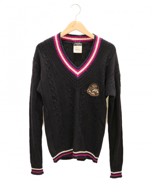 CHANEL（シャネル）CHANEL (シャネル) ワッペン付きカシミヤ混Vネックニット ネイビー サイズ:34 カシミヤ混の古着・服飾アイテム