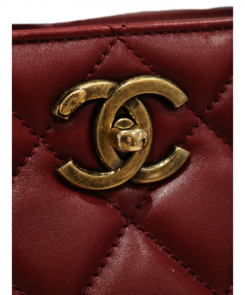 CHANEL（シャネル）CHANEL (シャネル) ショルダーバッグ ボルドー レザーの古着・服飾アイテム