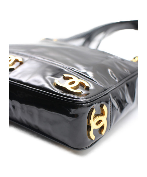 CHANEL（シャネル）CHANEL (シャネル) トリプルCOCOマーク/エナメルトートバッグ ブラック エナメル ■の古着・服飾アイテム