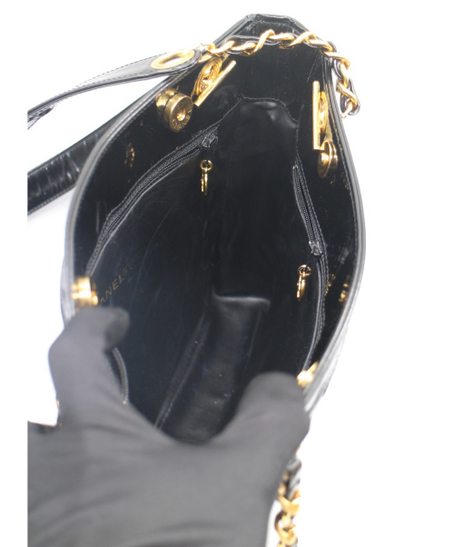 CHANEL（シャネル）CHANEL (シャネル) トリプルCOCOマーク/エナメルトートバッグ ブラック エナメル ■の古着・服飾アイテム