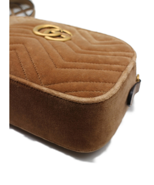 GUCCI（グッチ）GUCCI (グッチ) GGマーモントキルティングスモールショルダーバッグ カーキ サイズ:- GGマーモント 447632 520981 ベロア 520981の古着・服飾アイテム