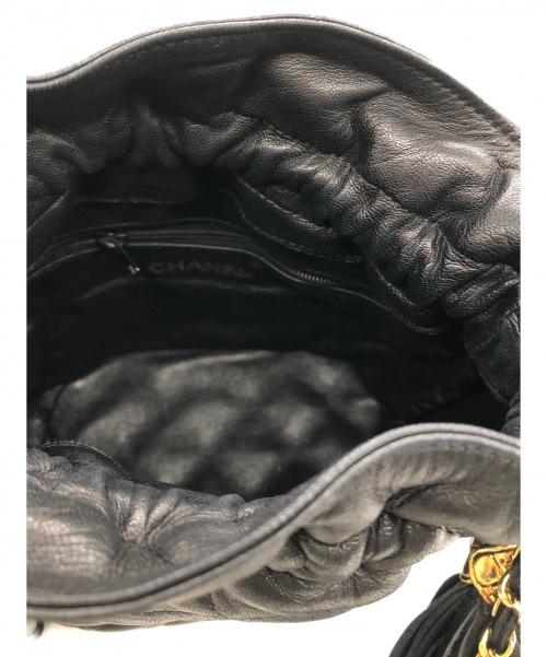 CHANEL（シャネル）CHANEL (シャネル) 巾着フリンジショルダーバッグ ブラック×ゴールド サイズ:-の古着・服飾アイテム