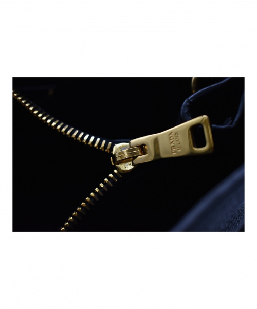 PRADA（プラダ）PRADA (プラダ) 2WAYショルダーバッグ ブラックの古着・服飾アイテム