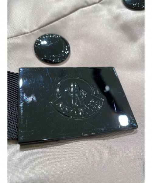 MONCLER（モンクレール）MONCLER (モンクレール) ファーダウンコート ベージュ×ブラック サイズ:1 SERRANTの古着・服飾アイテム