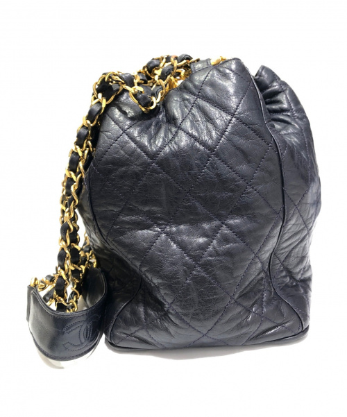 CHANEL（シャネル）CHANEL (シャネル) 巾着ショルダーバッグ ダークネイビー サイズ:- マトラッセ 無地 レザー 1736784の古着・服飾アイテム