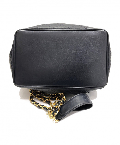 CHANEL（シャネル）CHANEL (シャネル) 巾着ショルダーバッグ ダークネイビー サイズ:- マトラッセ 無地 レザー 1736784の古着・服飾アイテム