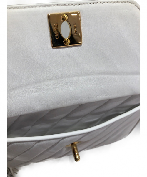 CHANEL（シャネル）CHANEL (シャネル) フリンジチェーンショルダーバッグ ホワイト サイズ:-の古着・服飾アイテム