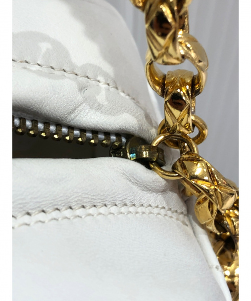 CHANEL（シャネル）CHANEL (シャネル) フリンジチェーンショルダーバッグ ホワイト サイズ:-の古着・服飾アイテム