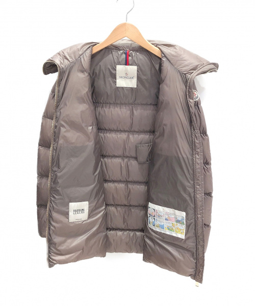MONCLER（モンクレール）MONCLER (モンクレール) ダウンコート ベージュの古着・服飾アイテム