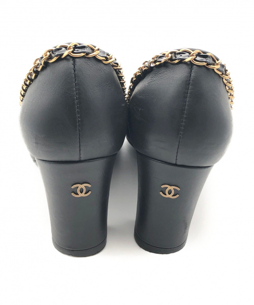 CHANEL（シャネル）CHANEL (シャネル) エナメルトゥチェーンパンプス ブラック サイズ:35C G32886の古着・服飾アイテム