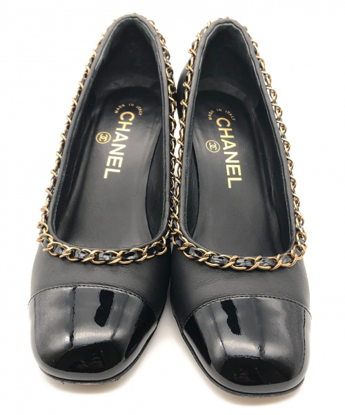 CHANEL（シャネル）CHANEL (シャネル) エナメルトゥチェーンパンプス ブラック サイズ:35C G32886の古着・服飾アイテム
