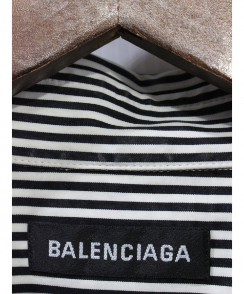 BALENCIAGA（バレンシアガ）BALENCIAGA (バレンシアガ) バックロゴボタンダウンシャツ ブラック×ホワイト サイズ:38の古着・服飾アイテム