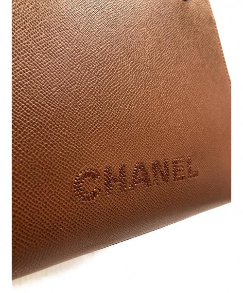 CHANEL（シャネル）CHANEL (シャネル) 刺繍ロゴショルダーバッグ ブラウン サイズ:-の古着・服飾アイテム