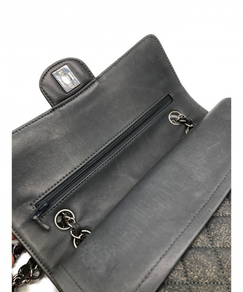 CHANEL（シャネル）CHANEL (シャネル) マトラッセチェーンショルダーバッグ グレー サイズ:26 キャンバス×レザー シルバー金具の古着・服飾アイテム