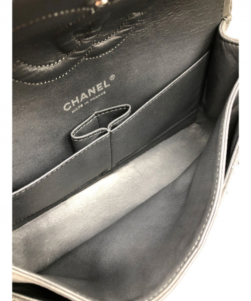 CHANEL（シャネル）CHANEL (シャネル) マトラッセチェーンショルダーバッグ グレー サイズ:26 キャンバス×レザー シルバー金具の古着・服飾アイテム