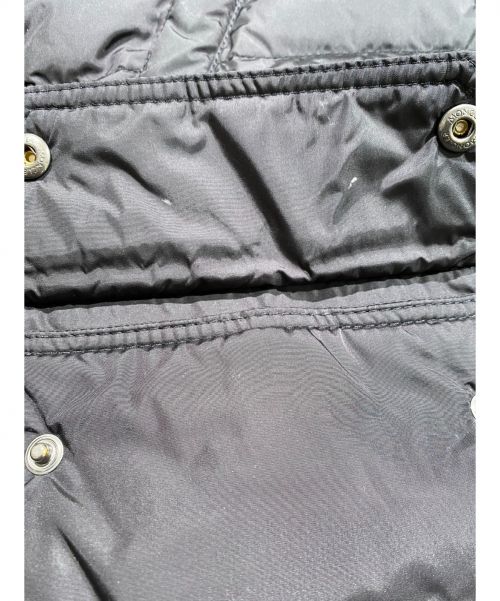 MONCLER（モンクレール）MONCLER (モンクレール) フリルダウンジャケット ブラック SERREの古着・服飾アイテム