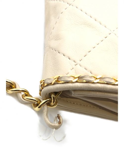 CHANEL（シャネル）CHANEL (シャネル) ヴィンテージチェーンショルダーバッグ アイボリー サイズ:- マトラッセ レザーの古着・服飾アイテム