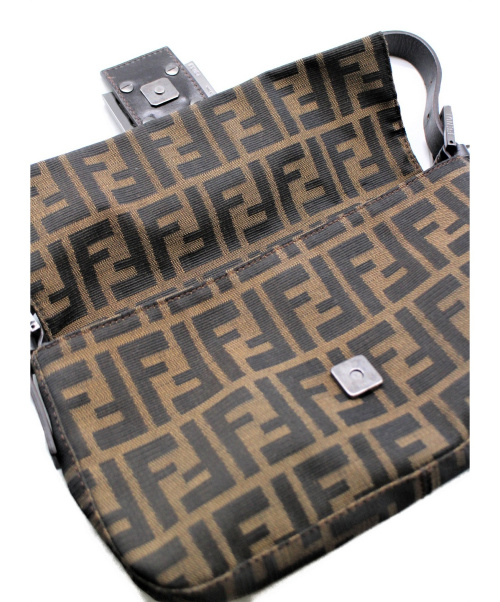 FENDI（フェンディ）FENDI (フェンディ) ハンドバッグ ブラウン×ブラック ズッカ マンマバケット 2119-8BR000-019の古着・服飾アイテム