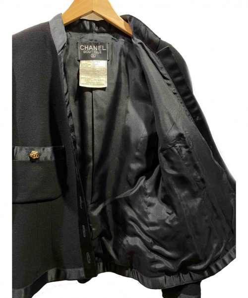 CHANEL（シャネル）CHANEL (シャネル) カメリアボタンセットアップ ブラック サイズ:38の古着・服飾アイテム
