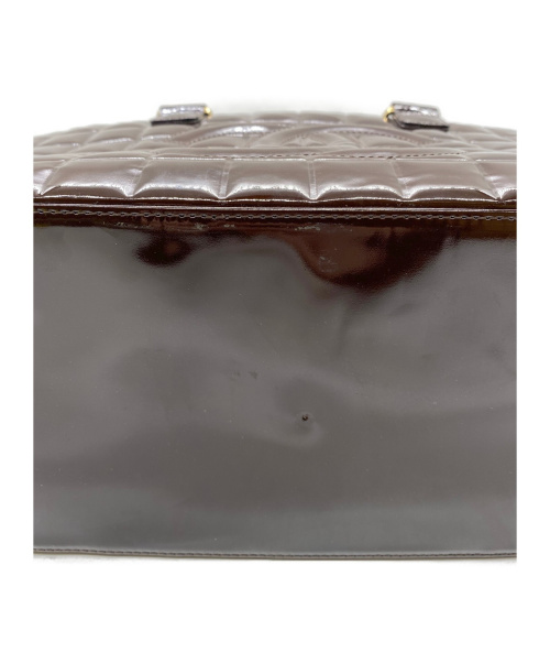 CHANEL（シャネル）CHANEL (シャネル) チョコバー エナメルハンドバッグ ブラウン サイズ:- チョコバー エナメル 7638134の古着・服飾アイテム