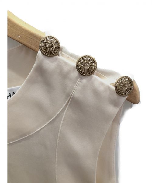 CHANEL（シャネル）CHANEL (シャネル) シルクショルダーボタンノースリーブブラウス ベージュ サイズ:34の古着・服飾アイテム