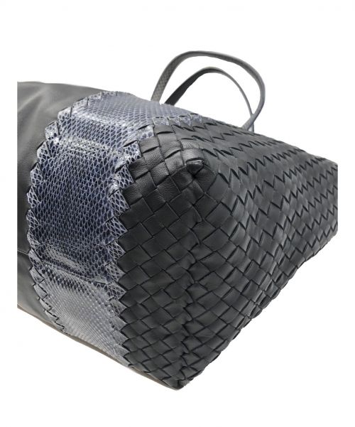 BOTTEGA VENETA（ボッテガベネタ）BOTTEGA VENETA (ボッテガ ヴェネタ) イントレチャートアイヤーズトートバッグ ネイビー サイズ:- パイソン×ラムレザー B02457150Jの古着・服飾アイテム