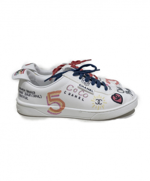 CHANEL（シャネル）CHANEL (シャネル) ペイントキャンバススニーカー ホワイト サイズ:37 ×Pharrell Williamsの古着・服飾アイテム