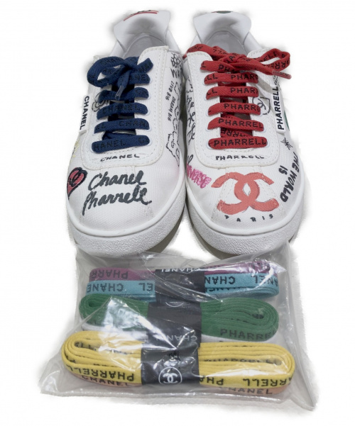 CHANEL（シャネル）CHANEL (シャネル) ペイントキャンバススニーカー ホワイト サイズ:37 ×Pharrell Williamsの古着・服飾アイテム