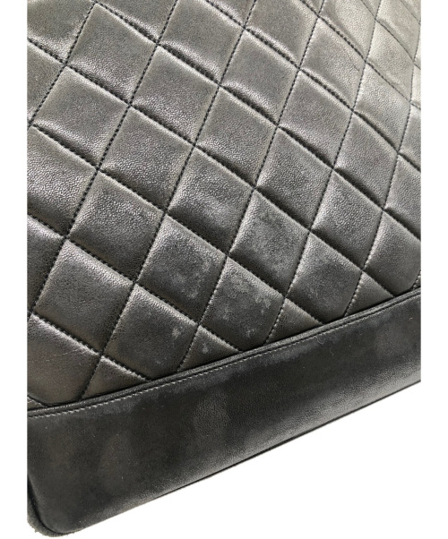 CHANEL（シャネル）CHANEL (シャネル) チェーントートバッグ ブラック サイズ:- マトラッセ 2478556の古着・服飾アイテム