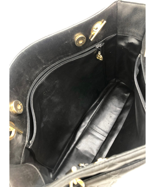 CHANEL（シャネル）CHANEL (シャネル) チェーントートバッグ ブラック サイズ:- マトラッセ 2478556の古着・服飾アイテム