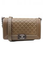 CHANELシャネル）の古着「ボーイシャネル チェーンショルダーバッグ」｜カーキ