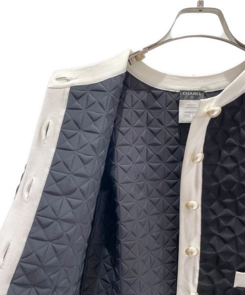 CHANEL（シャネル）CHANEL (シャネル) 5分袖ノーカラージャケット ホワイト×ブラック サイズ:34の古着・服飾アイテム