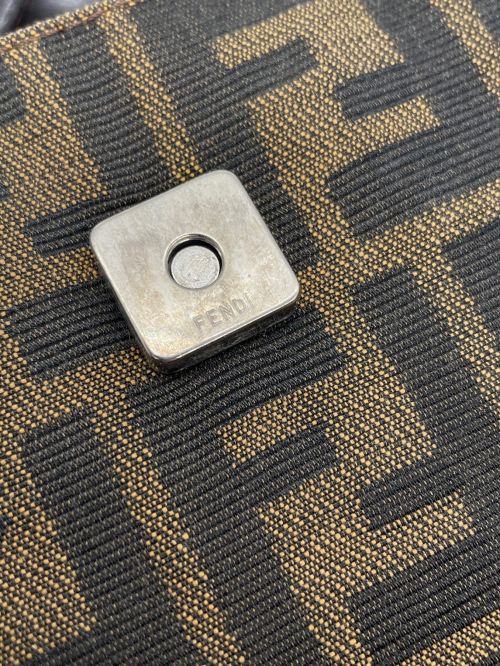 FENDI（フェンディ）FENDI (フェンディ) ズッカ柄ハンドバッグ ブラウン サイズ:-の古着・服飾アイテム