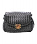 BOTTEGA VENETA（ボッテガヴェネタ）の古着「イントレチャートショルダーバッグ」｜ブラック