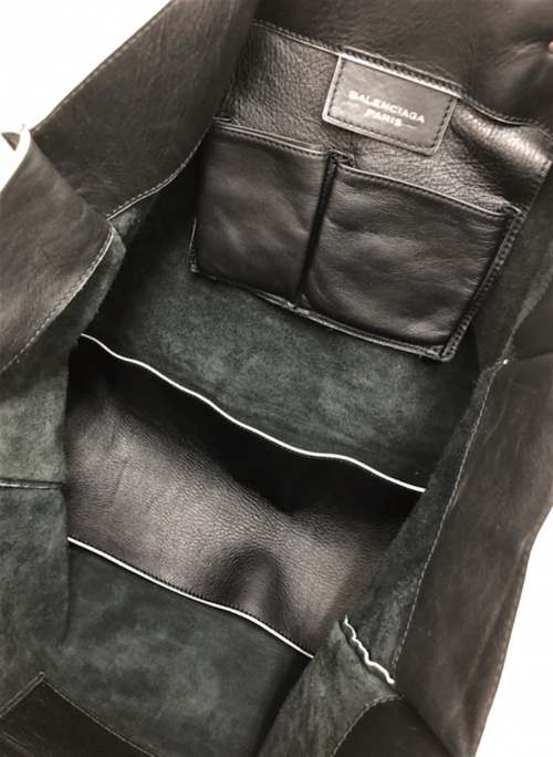BALENCIAGA（バレンシアガ）BALENCIAGA (バレンシアガ) ザ・ペーパー ブラック サイズ:-の古着・服飾アイテム