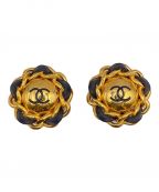 CHANELシャネル）の古着「チェーンココマークイヤリング」｜ゴールド×ブラック