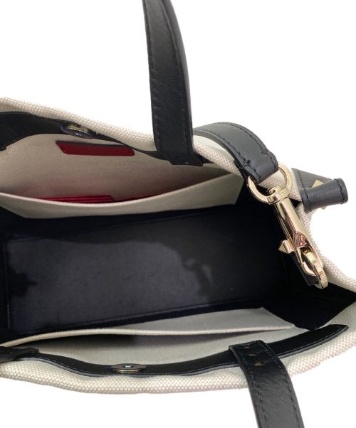 VALENTINO（ヴァレンティノ）VALENTINO (ヴァレンティノ) ガラヴァーニVLTN ロックスタッズ2WAYトートバッグ アイボリー×ブラック サイズ:-の古着・服飾アイテム