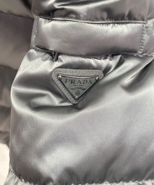 PRADA（プラダ）PRADA (プラダ) フォックスファー付ダウンジャケット グレー サイズ:40の古着・服飾アイテム
