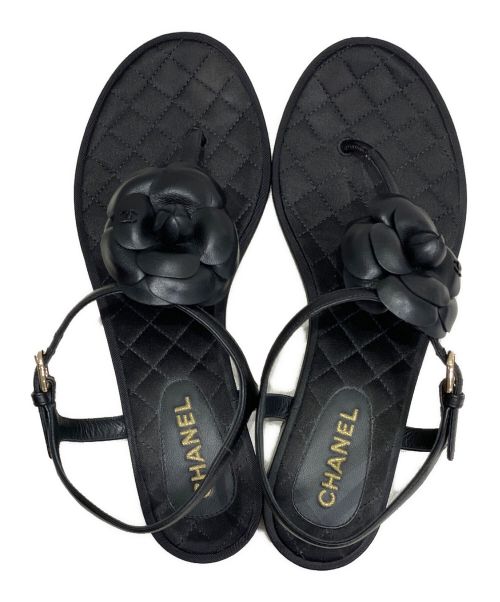 CHANEL（シャネル）CHANEL (シャネル) カメリアトングサンダル ブラック サイズ:38の古着・服飾アイテム