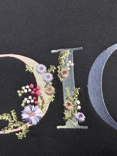 Dior（ディオール）Dior (ディオール) Dior Floral Logo Crewneck ブラック サイズ:Ｌの古着・服飾アイテム